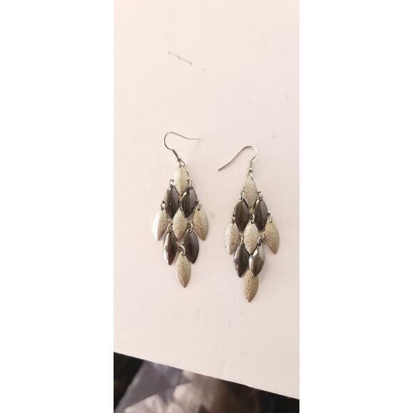 Vintage Silver-Tone Leaf Dangle Earrings - Elegant Retro Charm - Picture 7 of 12